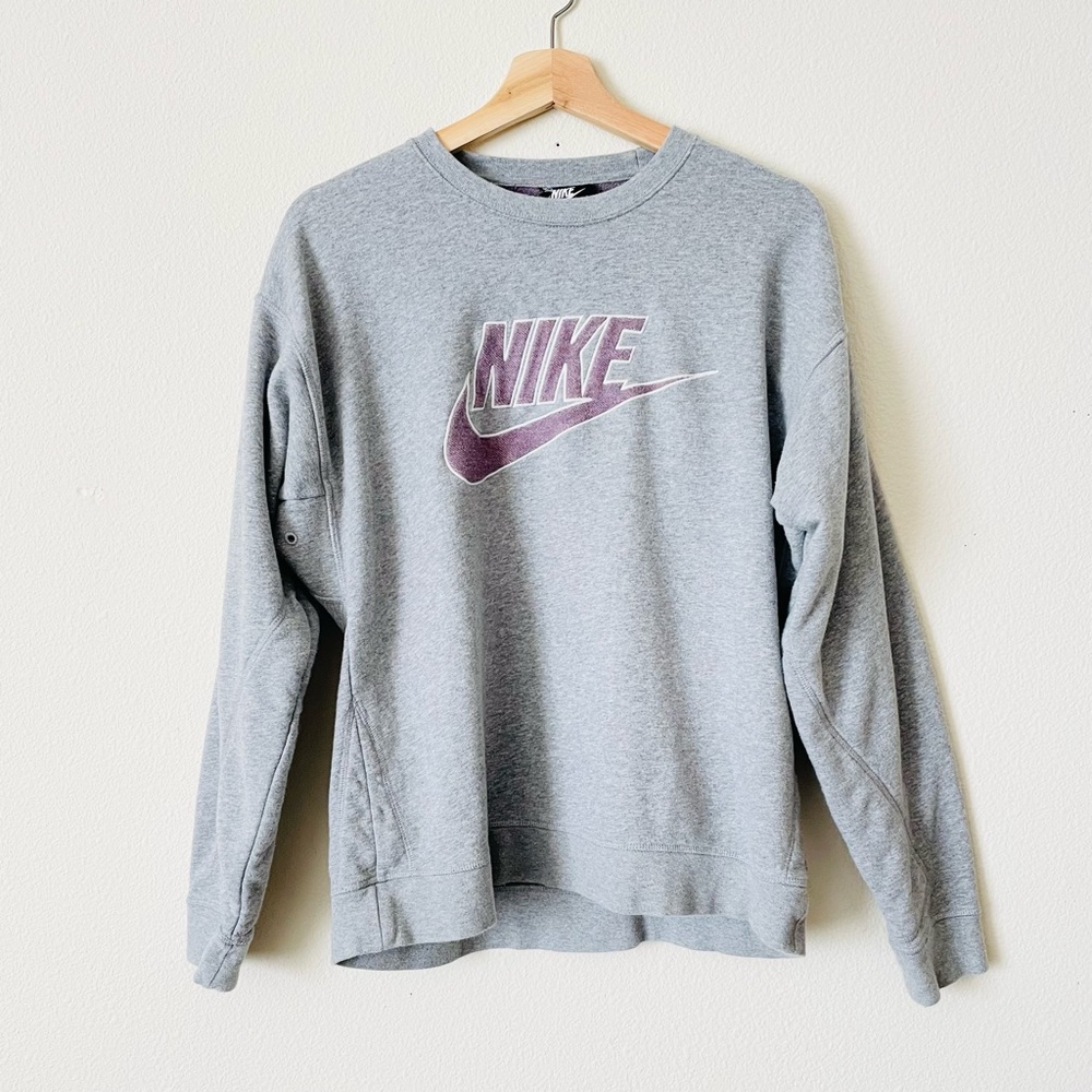 Nike MEDIUM gray logo crewneck sweatshirt